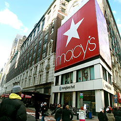 Macy’s to Close Eleven Stores; Fergie’s Wedding to Be ‘Blinged-Out’