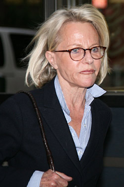 Mark Madoff&#39;s widow, Stephanie, reportedly turned Ruth Madoff away from her son&#39;s private memorial service, forcing the &quot;first lady of fraud&quot; to sit shivah ... - 20090628_rmadoff_250x375
