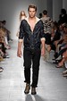 runway look thumbnail