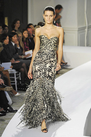 http://images.nymag.com/fashion/fashionshows/2008/spring/main/newyork/womenrunway/oscardelarenta/images/53.jpg