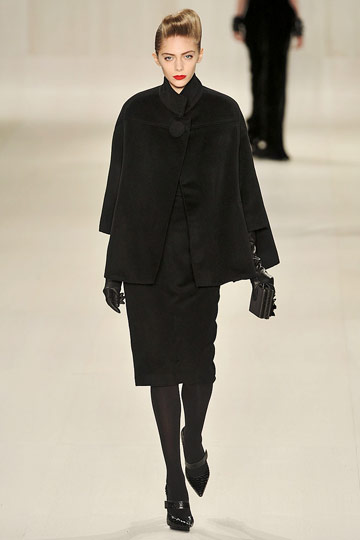 Elie Saab Fall 2009 RTW :  black dress womens fashion modern style