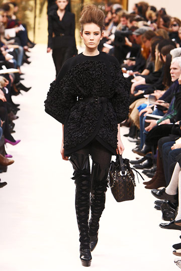 Louis Vuitton Fall 2009 RTW :  luxe flirty louis vuitton cocktail