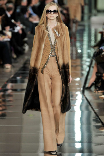 Valentino Fall 2009 RTW :  luxe womens fashion modern style