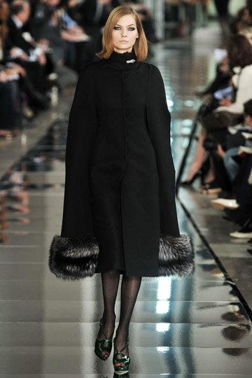 Valentino Fall 2009 RTW :  luxe womens fashion modern style