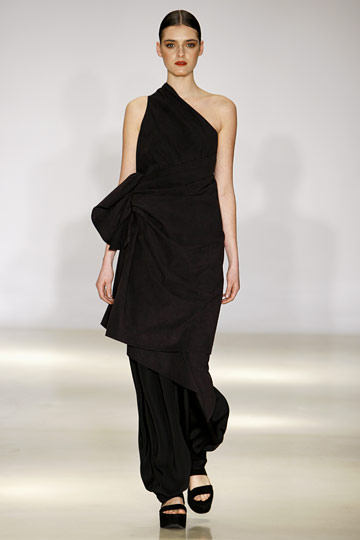 My Fashion: Sascha Flick's Album - All Saved Looks - New York Magazine : matthew ames 2009 fall rtw black asymmetrical