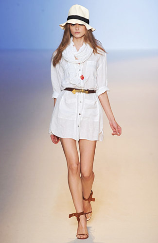 http://images.nymag.com/fashion/fashionshows/2009/spring/main/europe/womenrunway/emanuelungaro/images/25.jpg