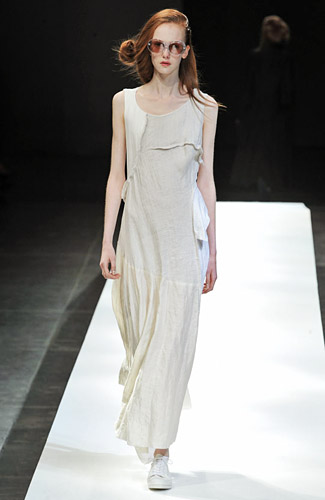 Yohji Yamamoto - Yohji Yamamoto - Spring 2009 Collection :  spring 2009 neutral dress gown