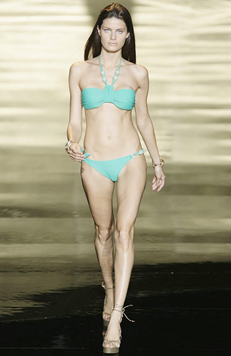 Rosa Cha Spring 2009 RTW :  beach womens fashion modern style