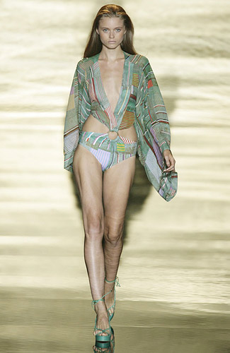 Rosa Cha Spring 2009 RTW :  beach womens fashion modern style