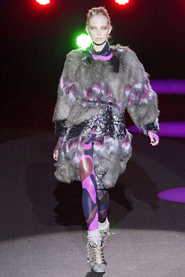 http://images.nymag.com/fashion/fashionshows/2010/fall/main/newyork/womenrunway/custobarcelona/images/50.jpg