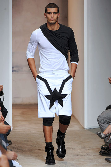 ملابس رجال Givenchy | ربيع 2010 للرجال 11