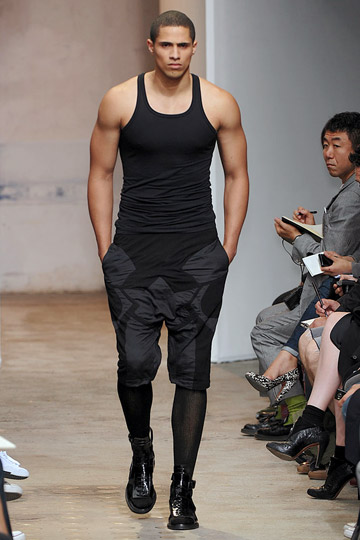 ملابس رجال Givenchy | ربيع 2010 للرجال 9