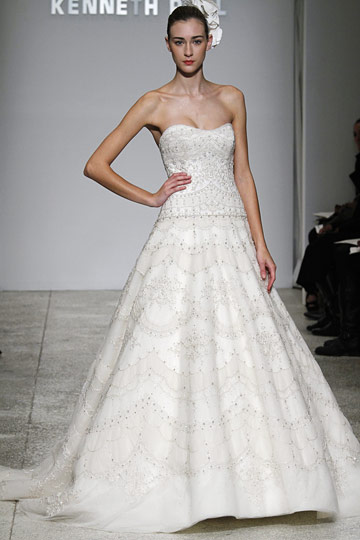 http://images.nymag.com/fashion/fashionshows/2010/spring/main/newyork/bridalrunway/kennethpool/images/1.jpg