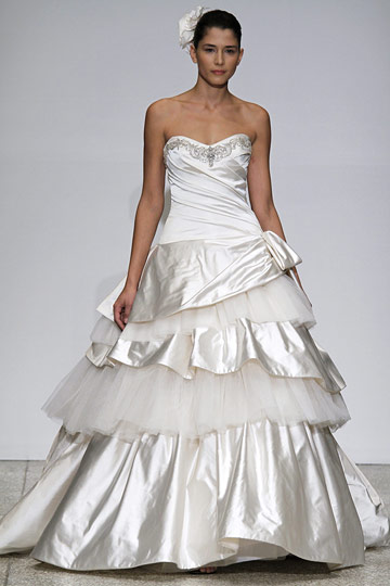 http://images.nymag.com/fashion/fashionshows/2010/spring/main/newyork/bridalrunway/kennethpool/images/2.jpg