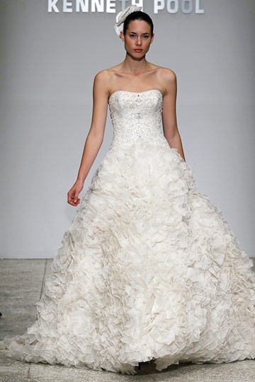 http://images.nymag.com/fashion/fashionshows/2010/spring/main/newyork/bridalrunway/kennethpool/images/8.jpg