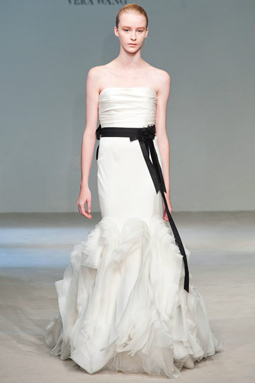 http://images.nymag.com/fashion/fashionshows/2010/spring/main/newyork/bridalrunway/verawang/images/25.jpg