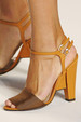 runway look thumbnail