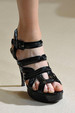 runway look thumbnail
