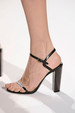 runway look thumbnail