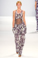 runway look thumbnail