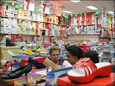 Discount Shoe Store on Cheap Guide   Discount Stores And Budget Shopping In Jackson Heights