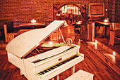 piano bar