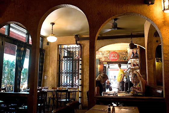 Café Noir Celebrates Its Posterity With Free Booze