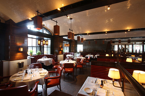 Pete Wells Is Asked to Kindly Loosen His Grip on Those Stars