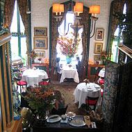 Design Hunting: Albert Hadley’s Books, Moss and Ferns in Midtown, and Dinner With Anya Hindmarch