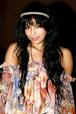 Zoë Kravitz Supports Spread of Coconut Oil; Ski Champion Creates Fragrance