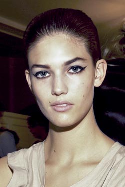 Model Learns How Not to Use ‘Commotious’ the Hard Way