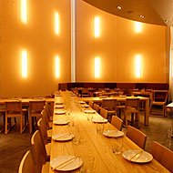 At Má Pêche, Whole Cows and Long Island Iced Teas