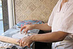 Halabi making Druze pita.