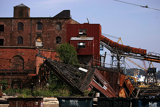 There's something about urban blight that puts us in the mood for uni.