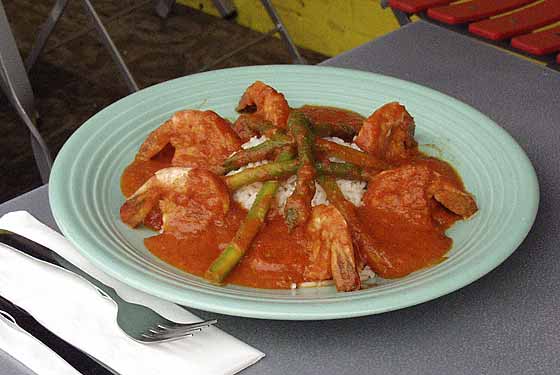 
Sauteed shrimp and asparagus spears in chipotle cream sauce over white rice. 