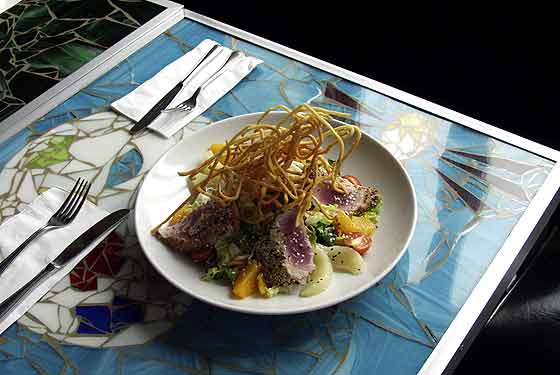 
Its Asian Chicken Salad is tossed with mixed field greens, Napa cabbage, carrots, jicama and scallions in a citrus mint dressing and topped with fried rice noodles.