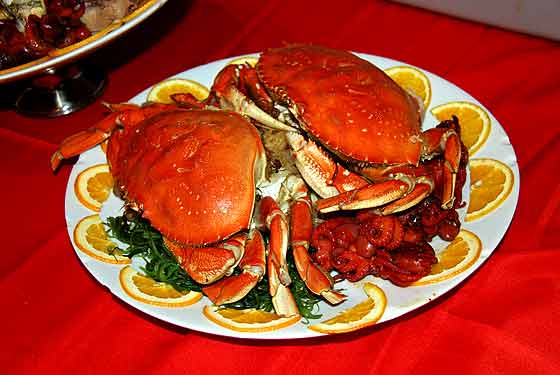 
Cold Dungeness crab combination platter. 