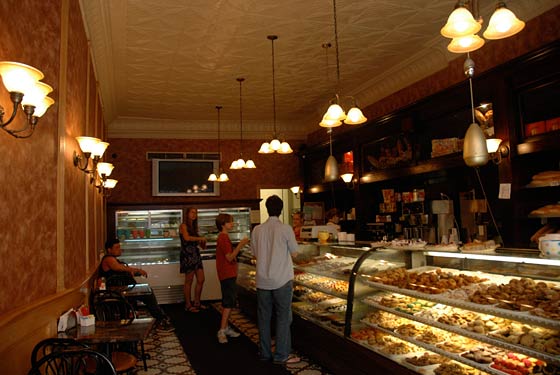 F Monteleone Bakery & Cafe - Brooklyn, NY