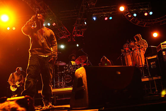 090311_theroots_560.jpg