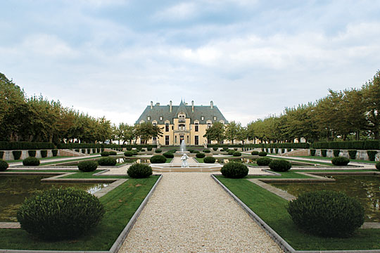 oheka castle statue