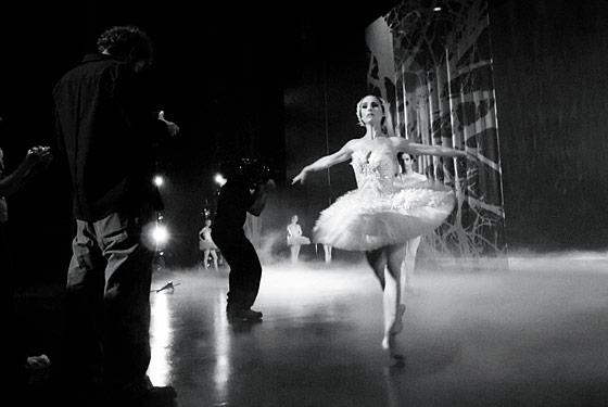 forfriskende morfin kontrol David Edelstein on 'Black Swan' and 'The Nutcracker in 3D' -- New York  Magazine Movie Review - Nymag